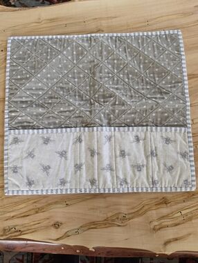 Gray Polka Dot & Bee Quilted Home Crafter's Mat Pockets Soft